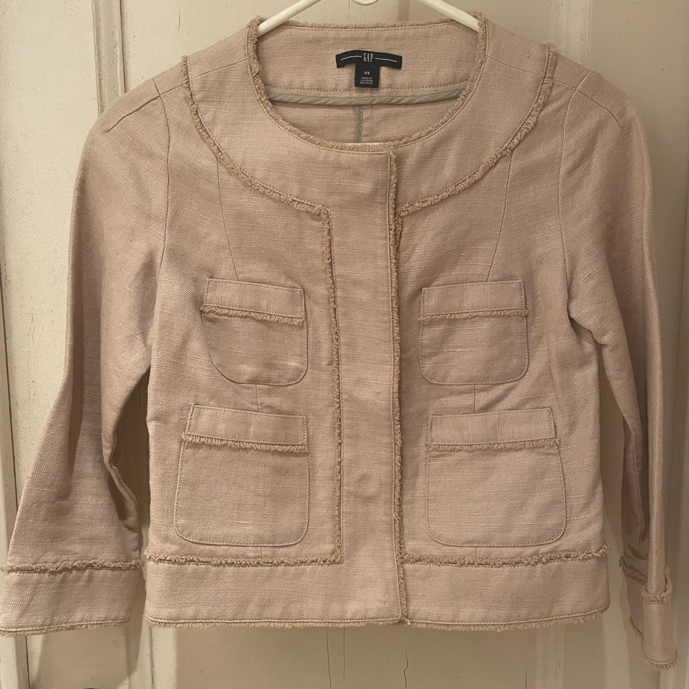 Gap Chanel style beige cropped 3/4 sleeve jacket